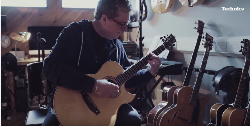martin taylor playing fingerstyle guitar 