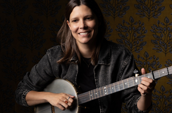 Clawhammer Banjo with Allison de Groot